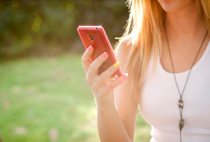 Patente de Apple permite escribir en el celular mientras caminas