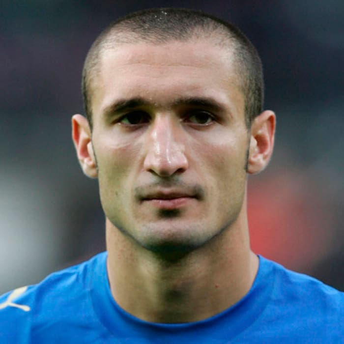 Giorgio Chiellini lamenta castigo de Suárez