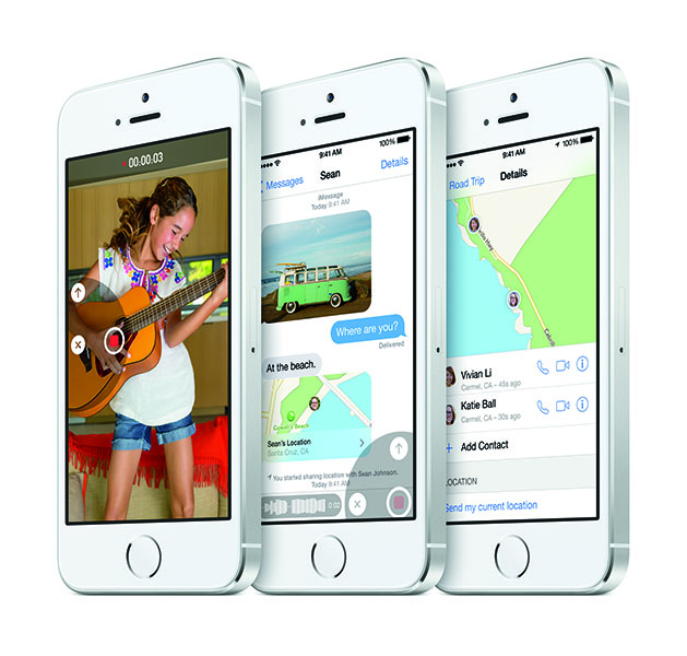 La aplicación de mensajería, iMessages, traerá mejoras importantes que le darán una funcionalidad similar a la que tienen servicios como Whatsapp y Facebook Messenger, como la opción tap to talk que permite enviar mensajes de voz al oprimir el icono del micrófono y hablar, así como la posibilidad de compartir la ubicación y mandar fotos. Cabe destacar que dichos mensajes de voz se pueden escuchar al acercar el iPhone a la oreja, mientras que para grabarlos funciona de la misma manera, como si estuvieras hablando por teléfono.  Algo que se agradece es la nueva función de "no molestar", muy útil para cuando estás en conversaciones en las que se comparten muchos mensajes, ya que podrás seleccionar ya no recibir esas notificaciones y consultar los mensajes cuando así lo desees.