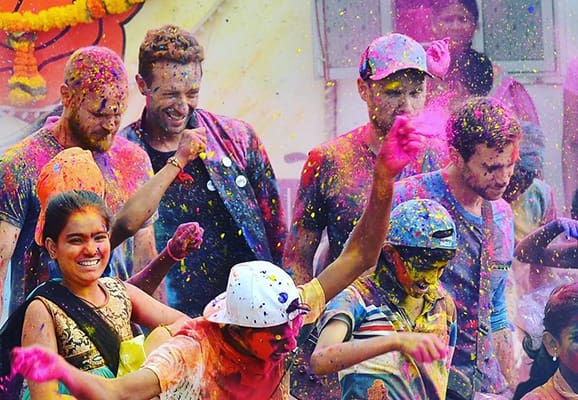 coldplay-hymn-for-the-weekend-2