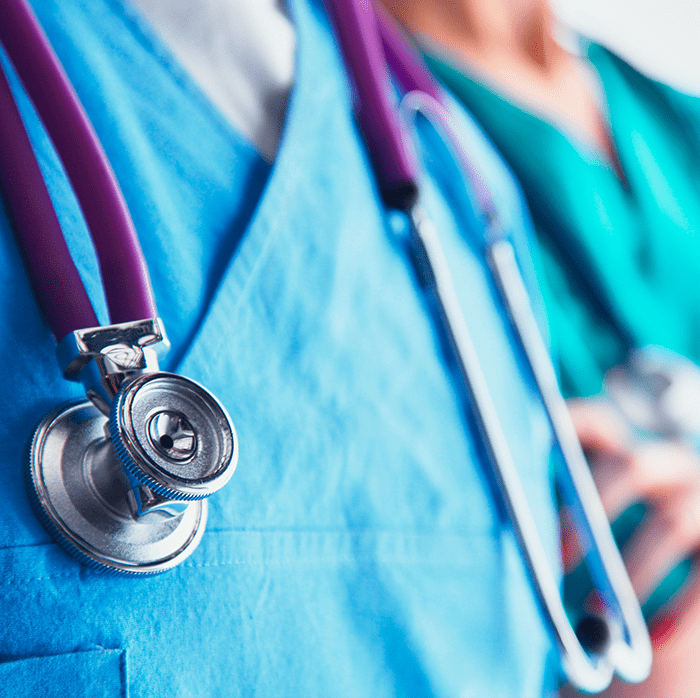 médicos y enfermeros