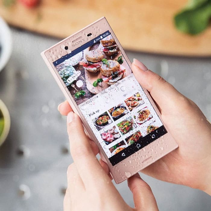 celular en las manos