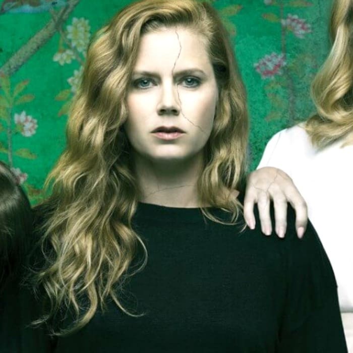 Amy Adams interpreta a Camille Parker en Sharp Objects