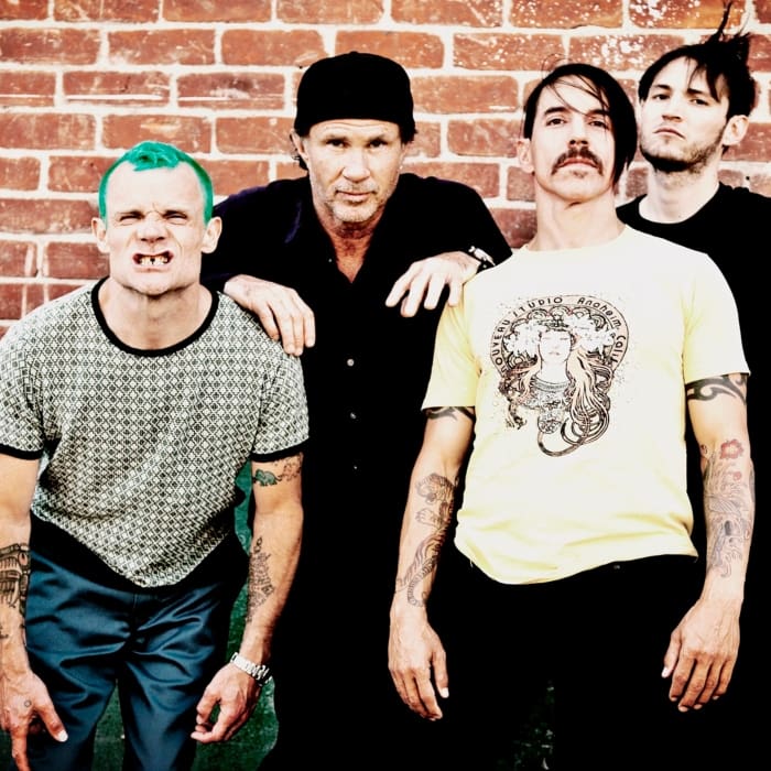 Flea cumple 56 años