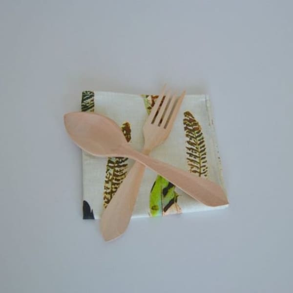 cubiertos de madera para llevar en vacaciones