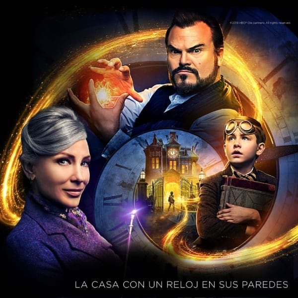 la casa con un reloj en sus paredes