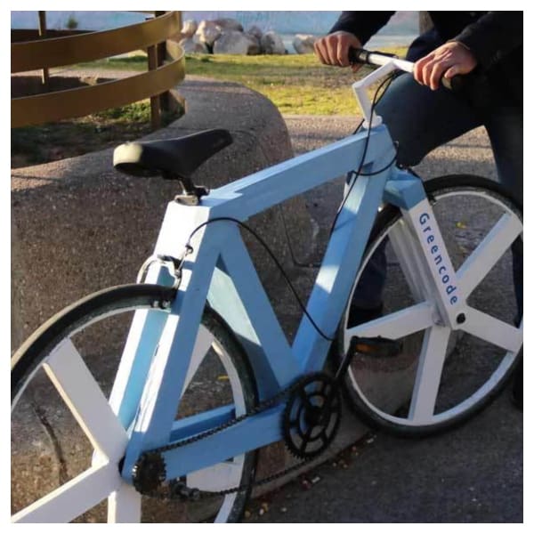 Mexicano crea la primer bicicleta reciclada. 