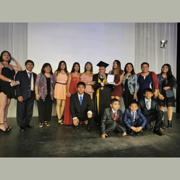 Abuelito se gradúa a los 89 años 