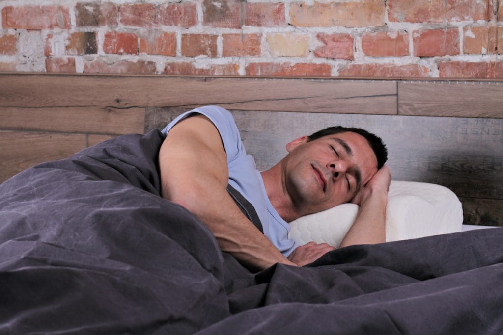 cuál es la mejor postura para dormir