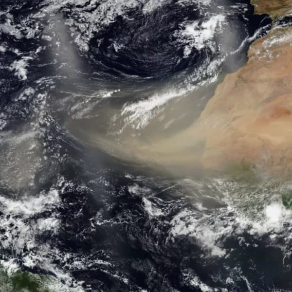 Nube desierto Sahara NASA