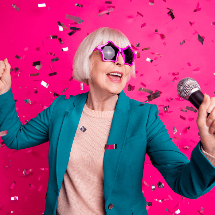 Asilo de ancianos recrea portadas de los álbumes famosos. *Foto: Redacción