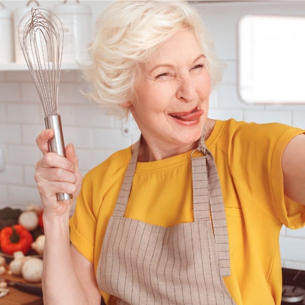 razones por las que un celular es el regalo ideal para tus abuelitos