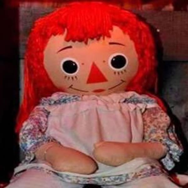 Annabelle muñeca desaparecida museo Warren