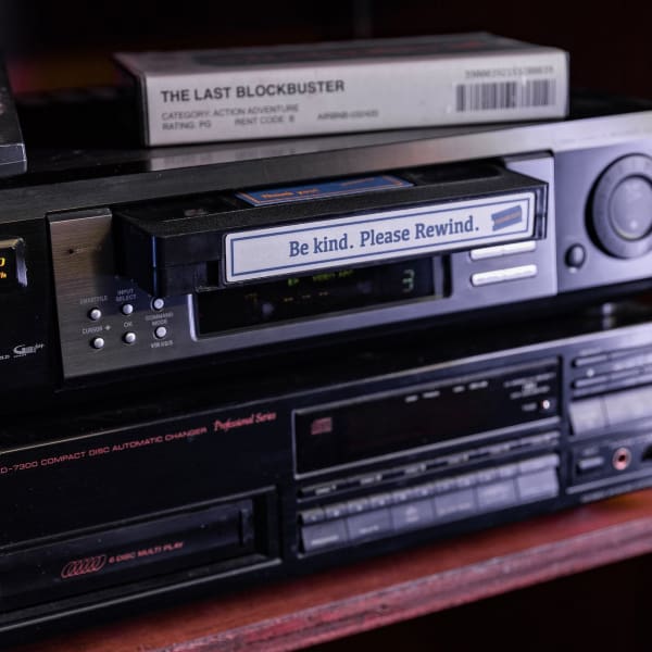 Blockbuster hotel Airnb películas 90 