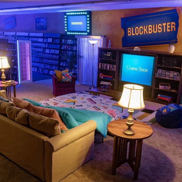 Blockbuster hotel Airnb películas 90 