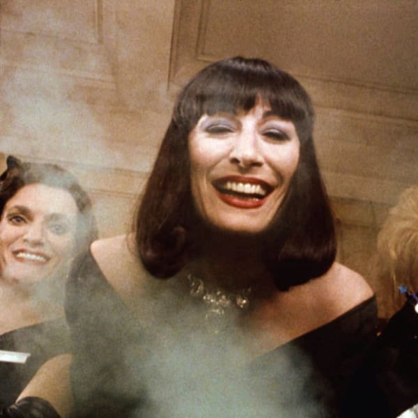 Las Brujas remake Anne Hathaway 