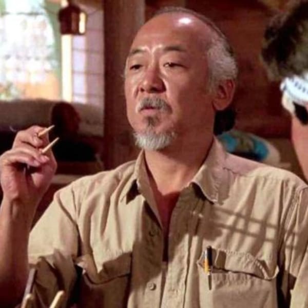 Maestro Miyagi interpretado por Pat Morita en Karate Kid