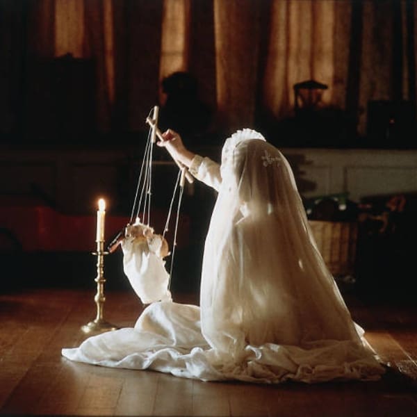 Escena película Los Otros Nicole Kidman 2001