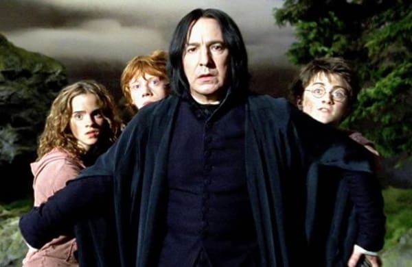 Severus Snape protege a Harry, Ron y Hermione en Harry Potter y el prisionero de Azkaban 