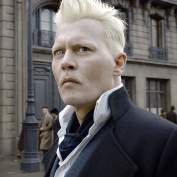 Johnny Depp siendo Grindelwald en Animales Fantásticos 