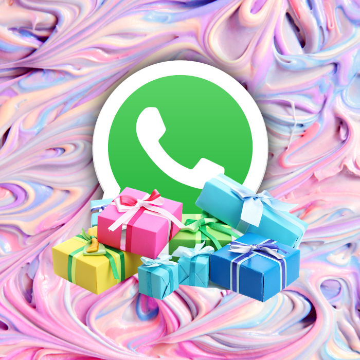 Logo WhatsApp con regalos navideños alrededor