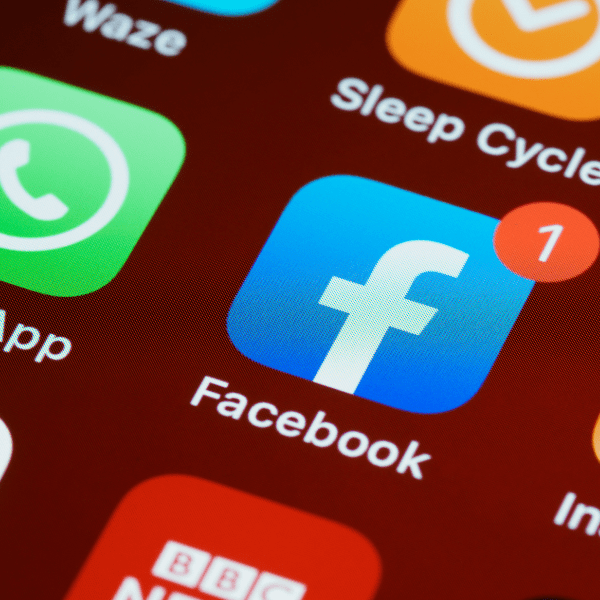 WhatsApp comparte datos con Facebook 