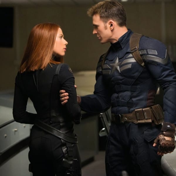 Black Widow y Capitán América Chris Evans 