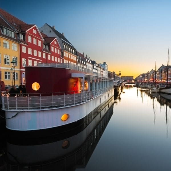 Paisaje Dinamarca países más felices del mundo 
