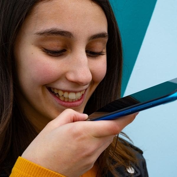 Audios de WhatsApp teléfono mujer 