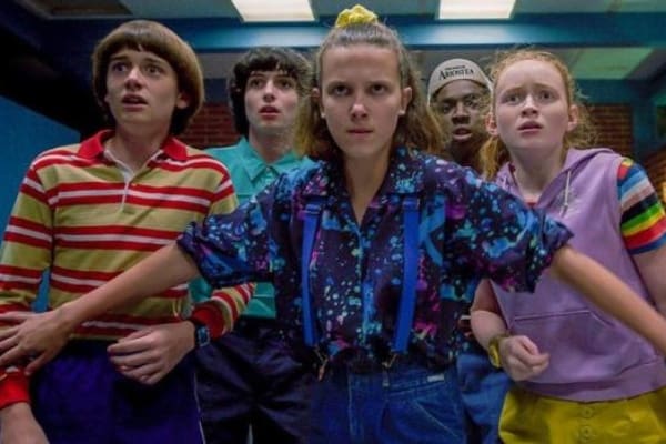 Eleven defendiendo a su amigos de los demogorgon 