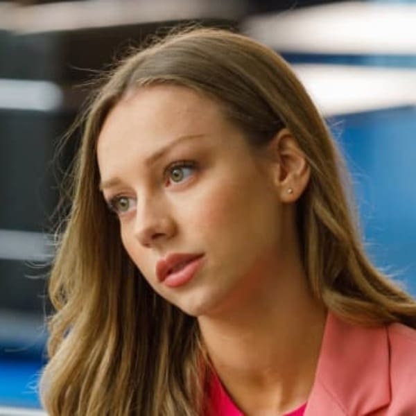 Ester Expósito Carla Élite historias breves 