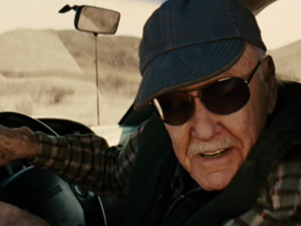 Stan Lee cameo martillo Mjolnir