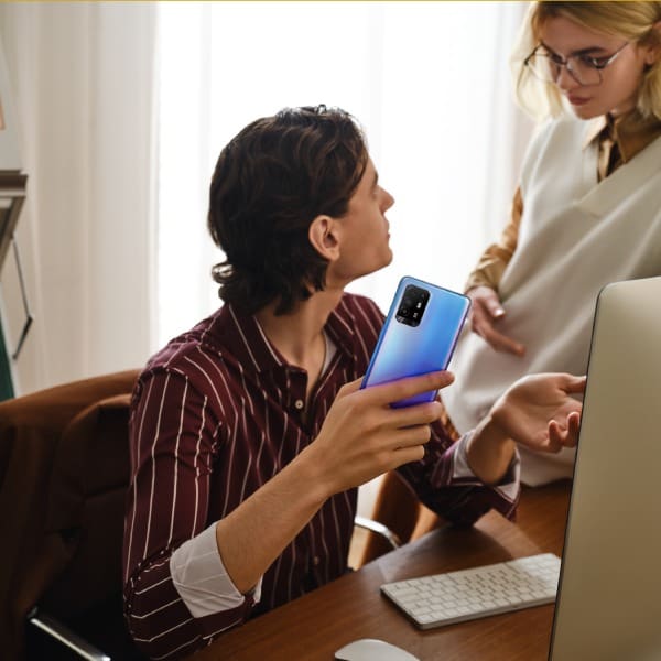 OPPO Reno5 Z 5G en color azul.- Blog Hola Telcel 