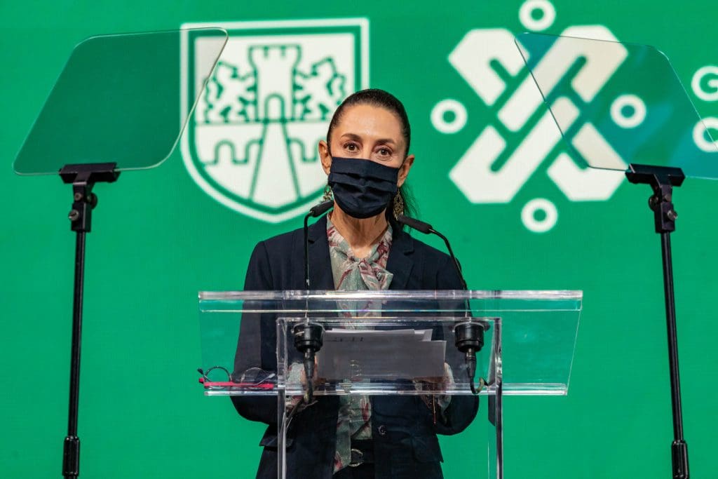 Claudia Sheinbaum jefa de gobierno en clausura de unidad temporal covid 19 en centro citibanamex
