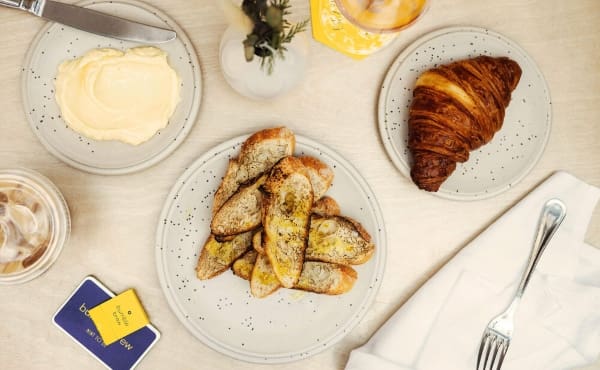 Bumble Brew cuenta con un menú italiano, restaurante para citas formales y bar de cócteles. Blog Hola Telcel 