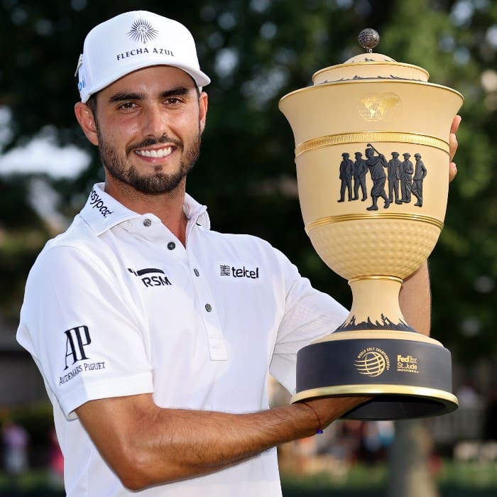 Abraham Ancer con trofeo por campeonato PGA Tour - Blog Hola Telcel