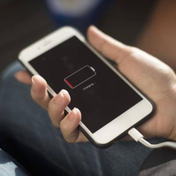 Carga inversa, compartir batería con otro teléfono con cable USB.- Blog Hola Telcel 