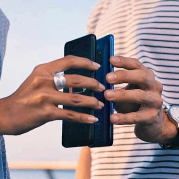 Carga inversa de teléfonos de manera inalámbrica.- Blog Hola Telcel 