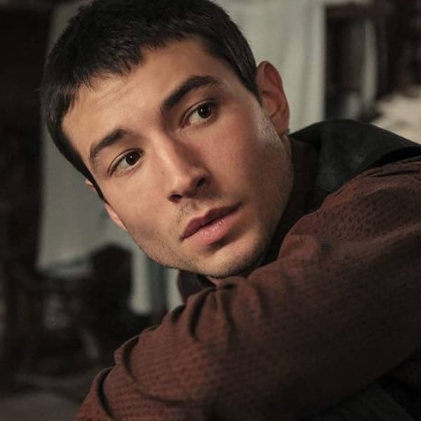 Ezra Miller como Credence Barebone en Animales Fantásticos: Los secretos de Dumbledore.- Blog Hola Telcel