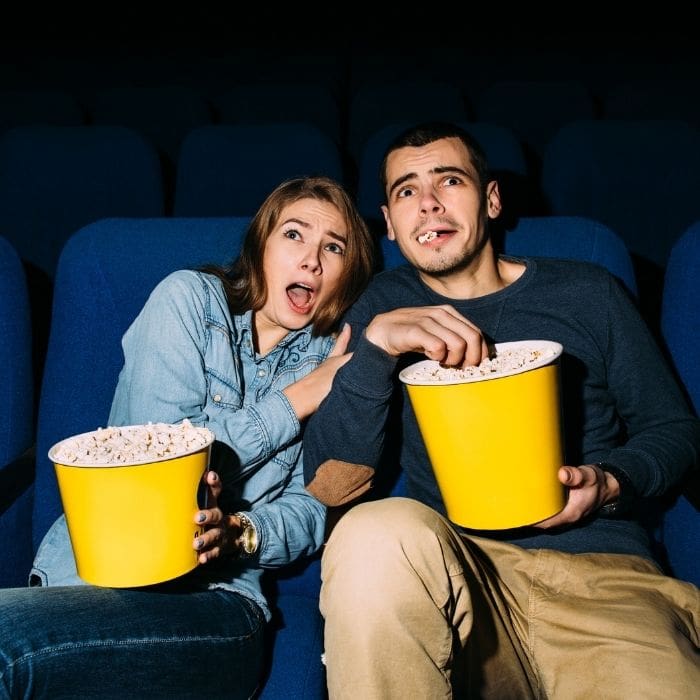 Empresa paga $25 mil a quien se anime a ver 13 películas de terror.- Blog Hola Telcel