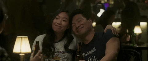 Katy y Shang-Chi contando que utilizaron un Kamehameha de Gokú.- Blog Hola Telcel 