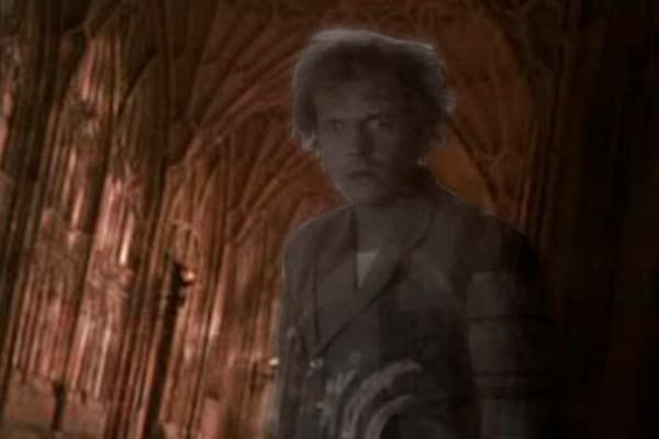 Peeves, poltergeist de Hogwarts que fue eliminado de Harry Potter y la piedra filosofal y se espera que aparezca en la versión extendida.- Blog Hola Telcel