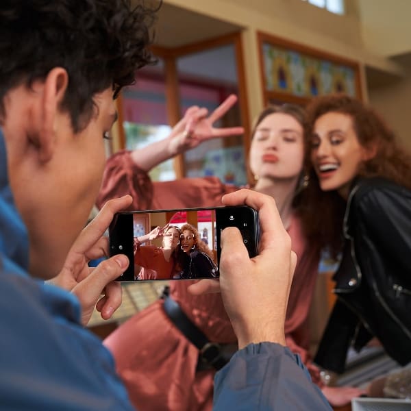 TCL 20E características del nuevo equipo y su inteligencia artificial.- Blog Hola Telcel 