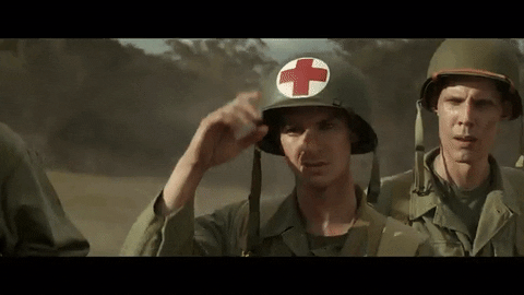 Andrew Garfield como Desmond T. Doss en Hasta el último hombre, una de sus mejores películas por la que lo consideran gran opción para ser el Joker.- Blog Hola Telcel