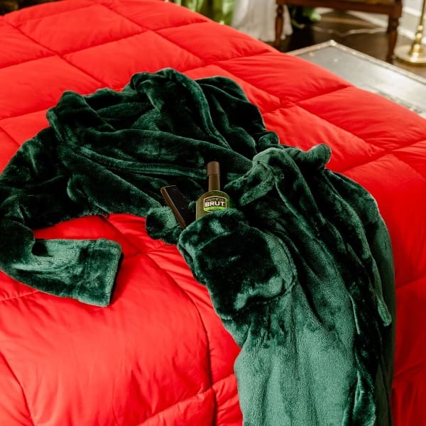 Bata navideña de Kevin McCallister con la que te reciben al alquilar la casa de Mi pobre angelito.- Blog Hola Telcel 