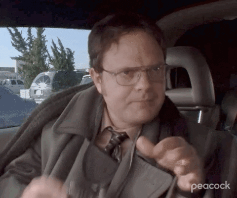 Dwight de The Office espiando, como el truco para saber con quién más chatean tus contactos en WhatsApp.- Blog Hola Telcel 