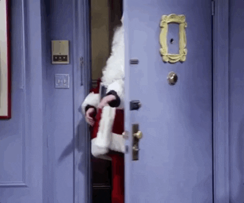 Chandler Bing como Santa Claus en Friends, espíritu navideño como el que le puedes agregar a WhatsApp.- Blog Hola Telcel