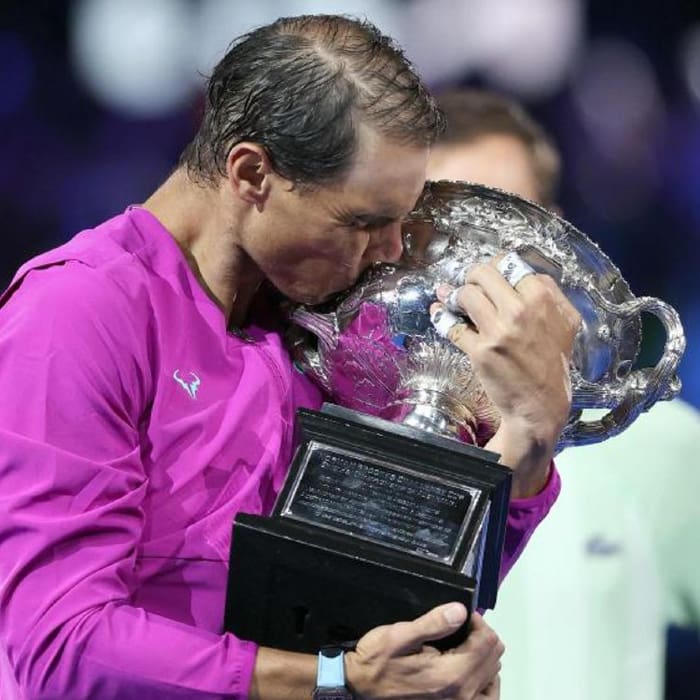 Rafael Nadal festeja con trofeo sus 21 Grand Slams - Blog Hola Telcel