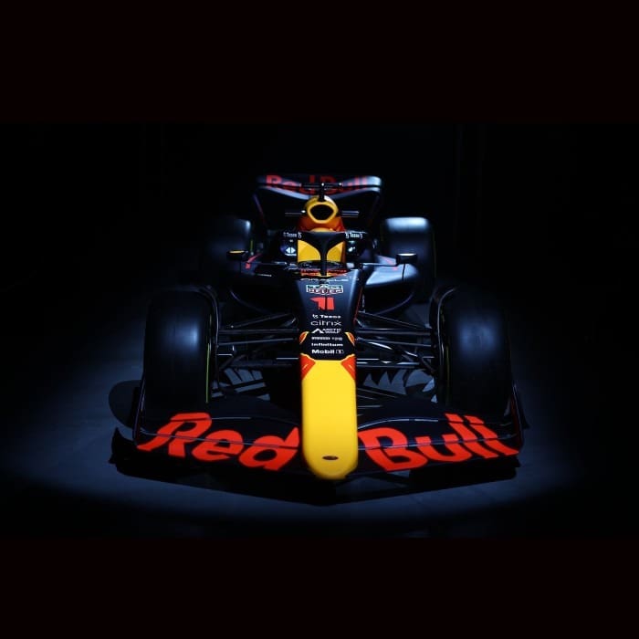 Checo Peréz usará este auto negro de Redbull para la F1 - Blog Hola Telcel