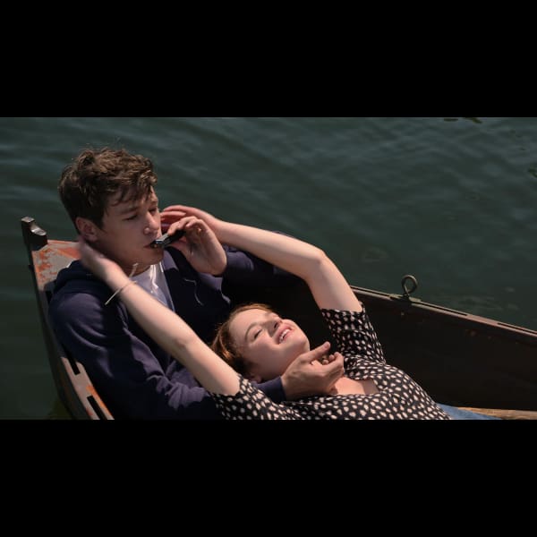 Películas Netflix abril 2022 Entre la vida y la muerte con Joey King y Kyle Allen - Blog Hola Telcel